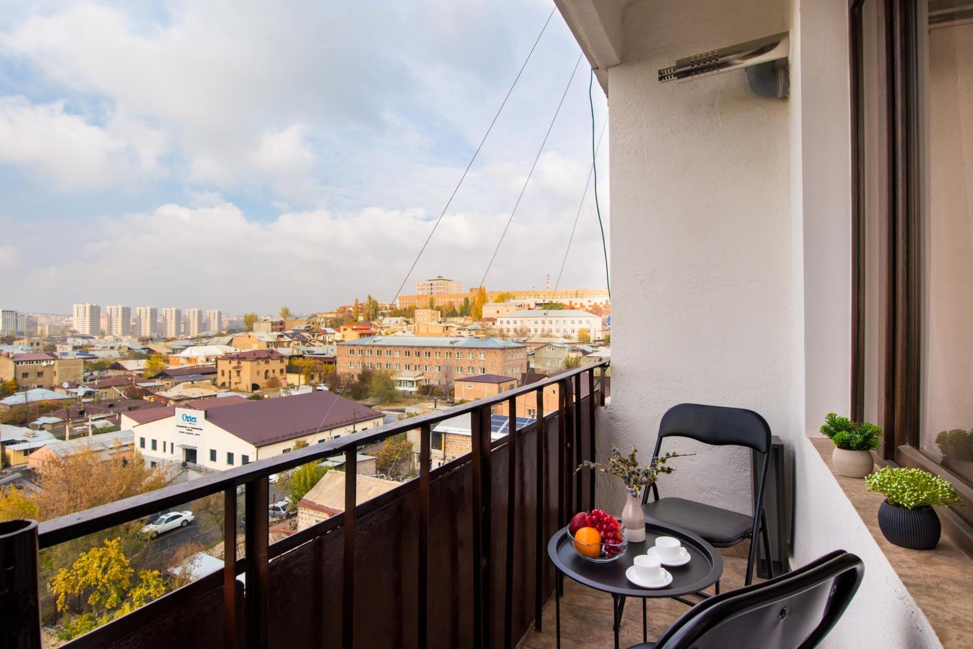 Hotelise L Horizon Apartment Yerevan Exterior photo